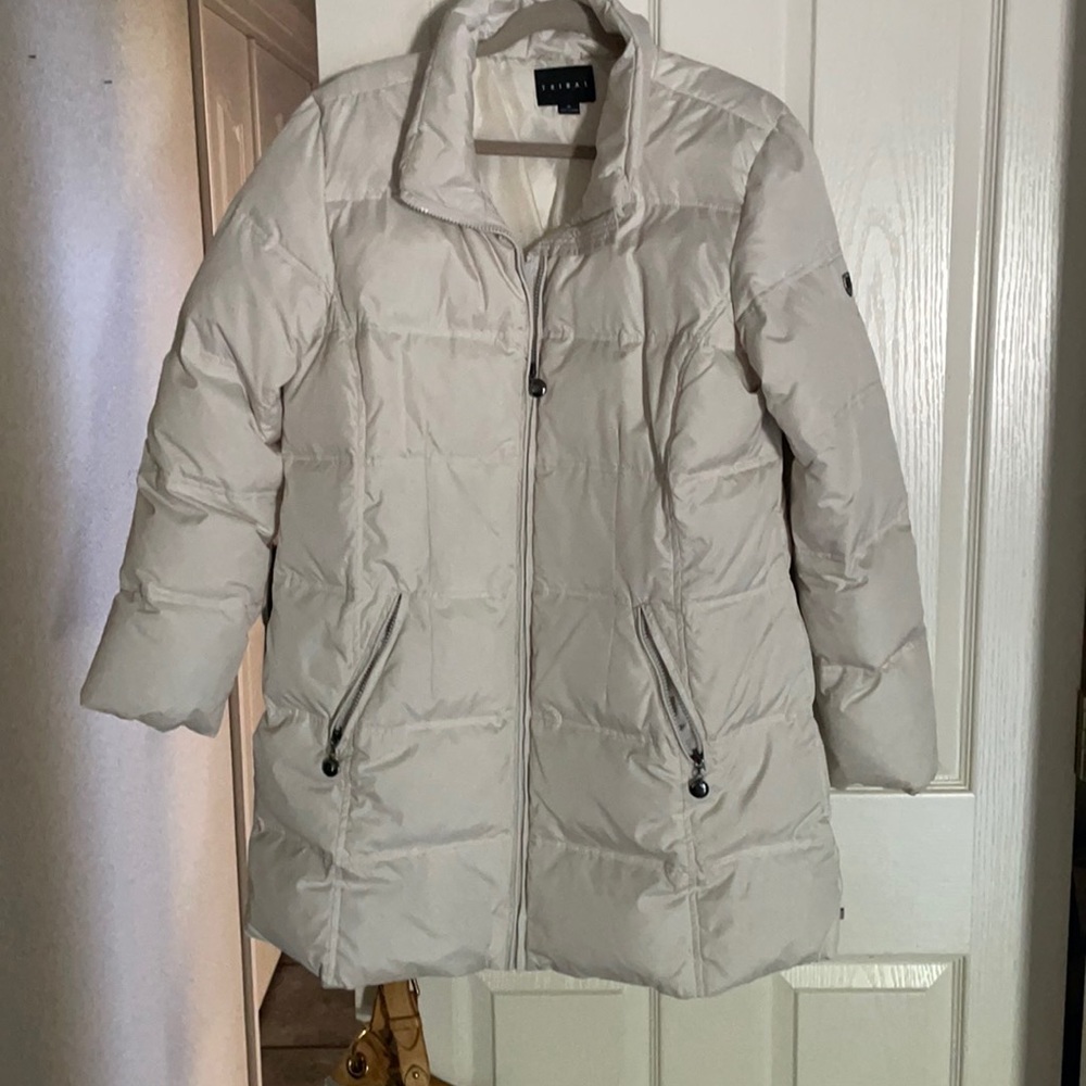 White 3/4 length puffy jacket